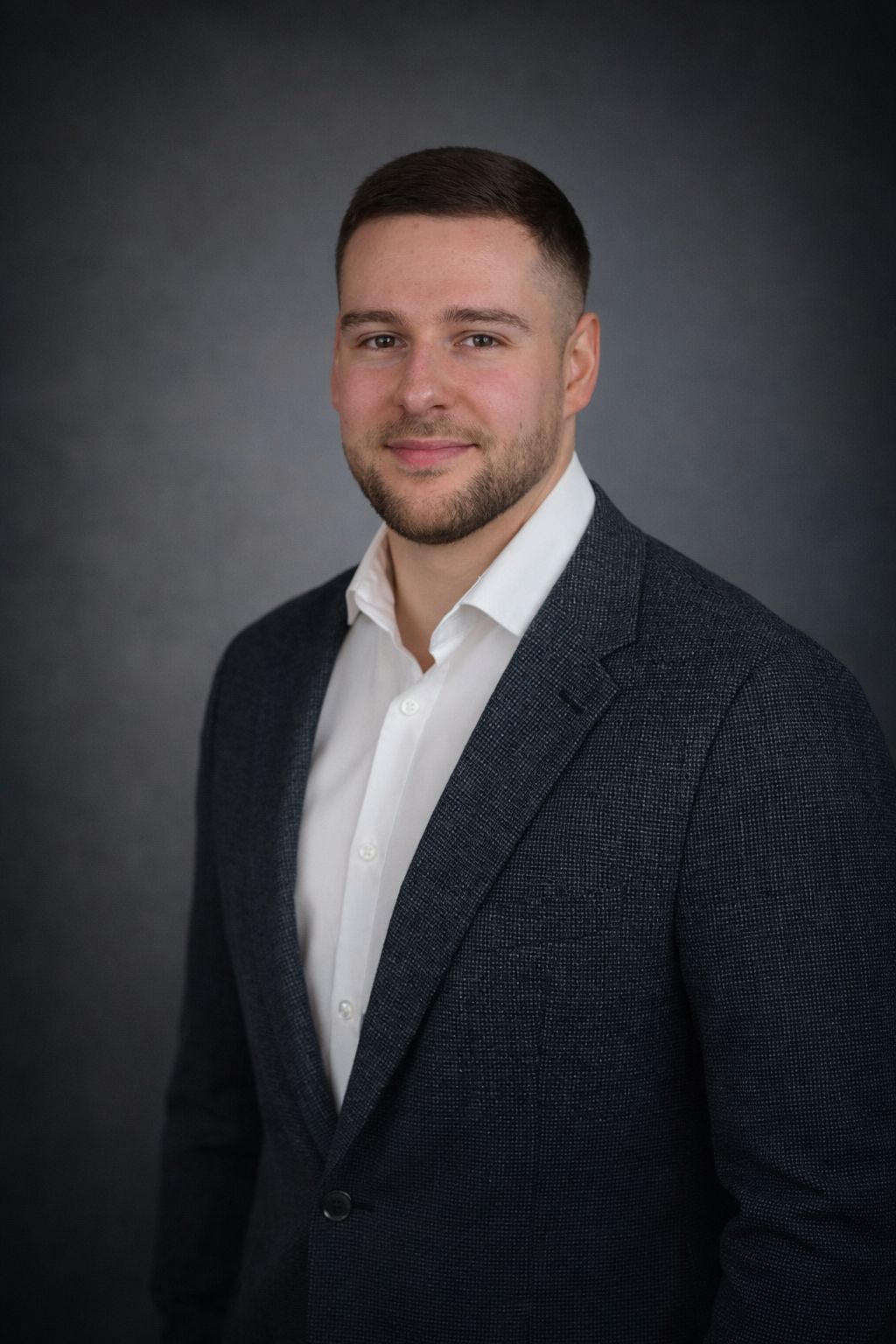 Portrait des Geschäftsführers Felix Adel